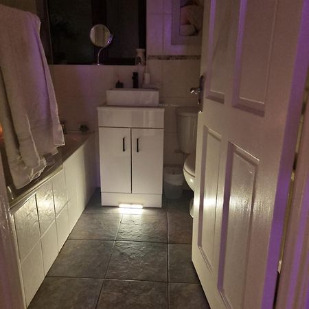 Spacious House City Skyline And Mountain Views Close Too Belfast Centre And Airports Free Parking Kültér fotó