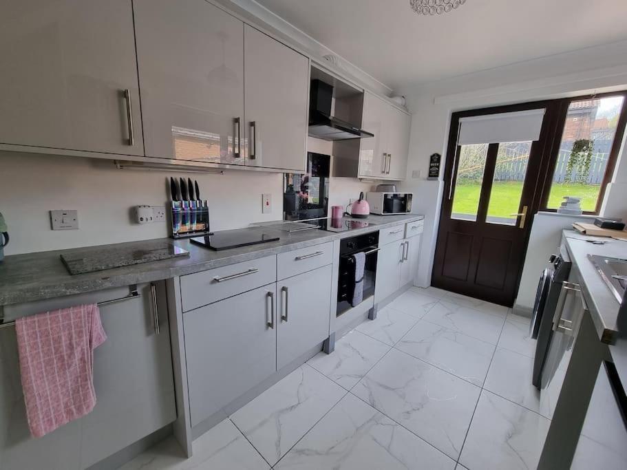 Spacious House City Skyline And Mountain Views Close Too Belfast Centre And Airports Free Parking Kültér fotó