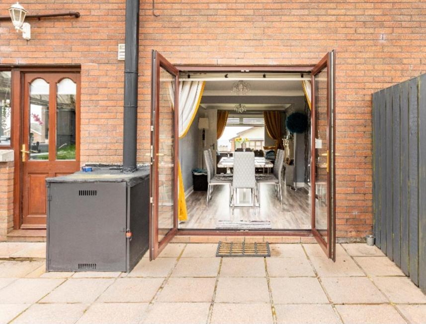 Spacious House City Skyline And Mountain Views Close Too Belfast Centre And Airports Free Parking Kültér fotó