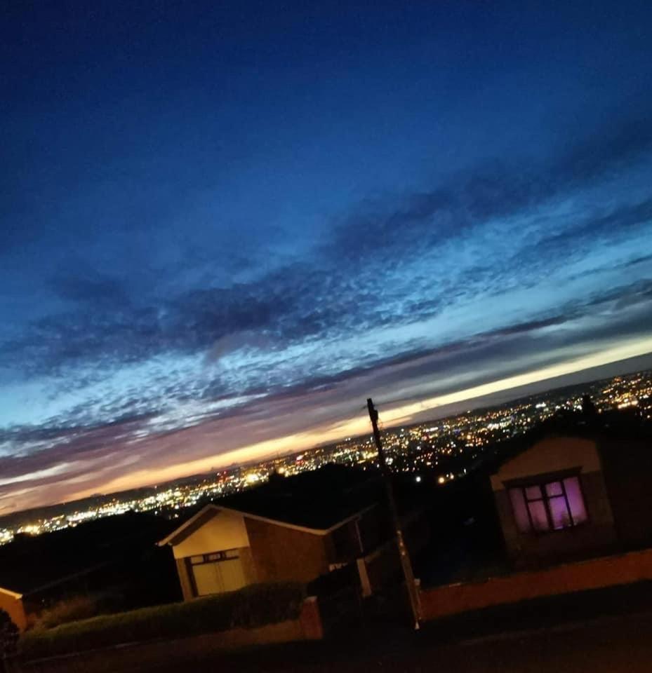 Spacious House City Skyline And Mountain Views Close Too Belfast Centre And Airports Free Parking Kültér fotó